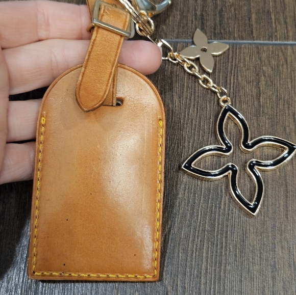 Louis Vuitton Tan Leather Bag Tag On Unbranded Keychain/ Bag Charm - Picture 3 of 7